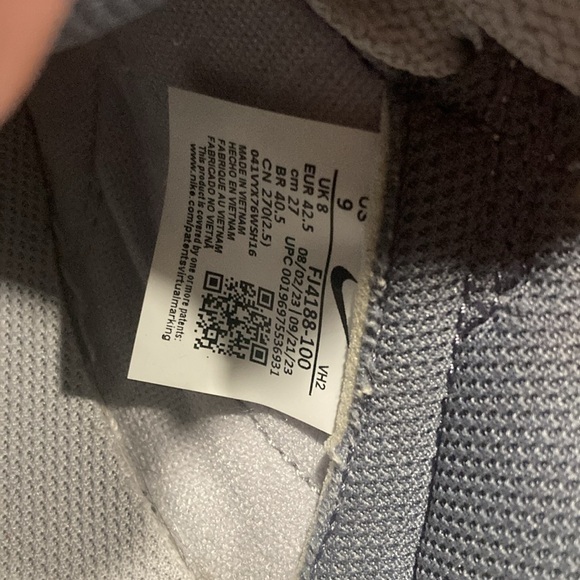 Nike shoes - Picture 6 of 6